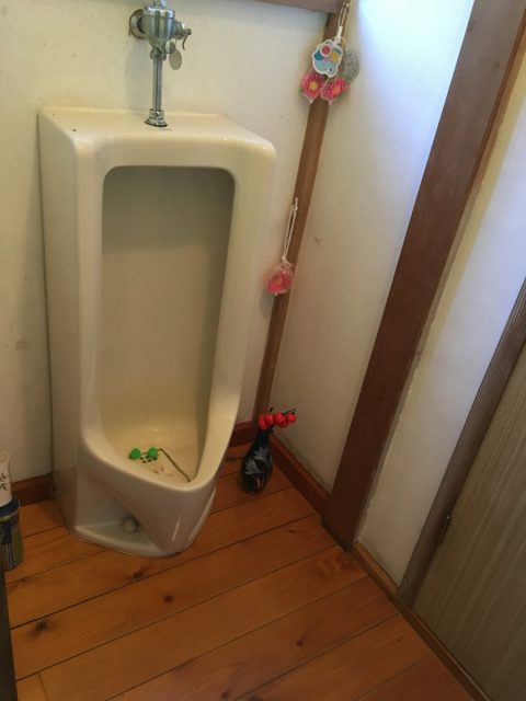トイレ改修(施工前)