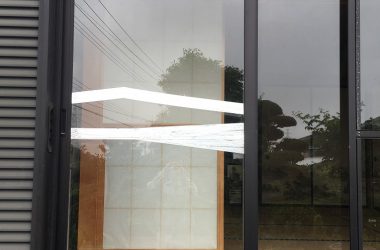 掃き出し窓 ガラス修繕(施工前)
