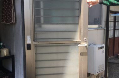 勝手口扉新規交換(施工前)